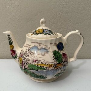 Vintage Sadler Country Life Teapot